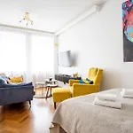 Urban Chic - City Center - Cozy Apartment - Zurawia